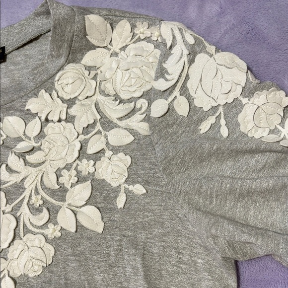 Anthropologie Gray Floral Short Sleeve Tee - Picture 3 of 8